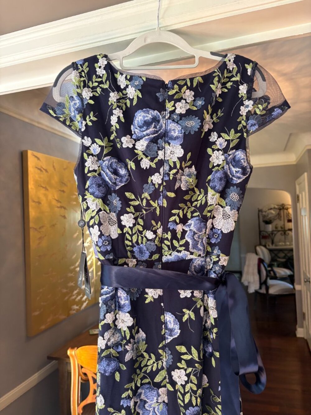 NWT Adrianna Papell Embroidered Floral Cap Sleeve Column Gown in Navy. Size 6 - Picture 13 of 16